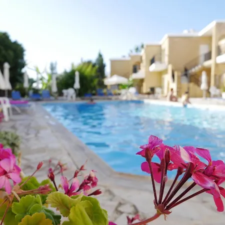 Kozis Aparthotel Polis