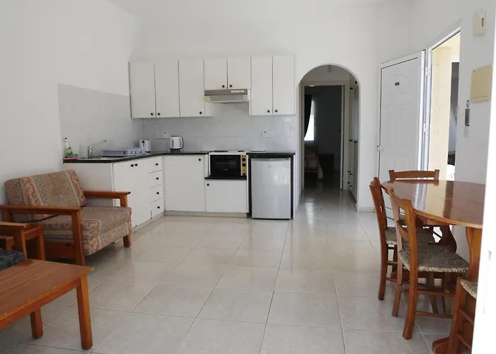 アパートホテル Kozis Polis