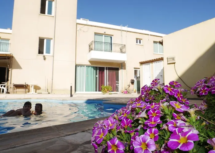 Kozis アパートホテル Polis