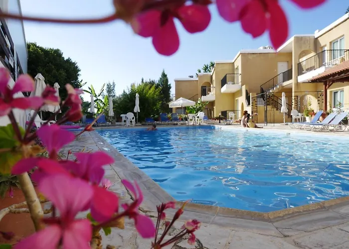 アパートホテル Kozis Polis