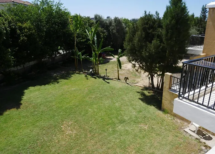 Kozis アパートホテル Polis