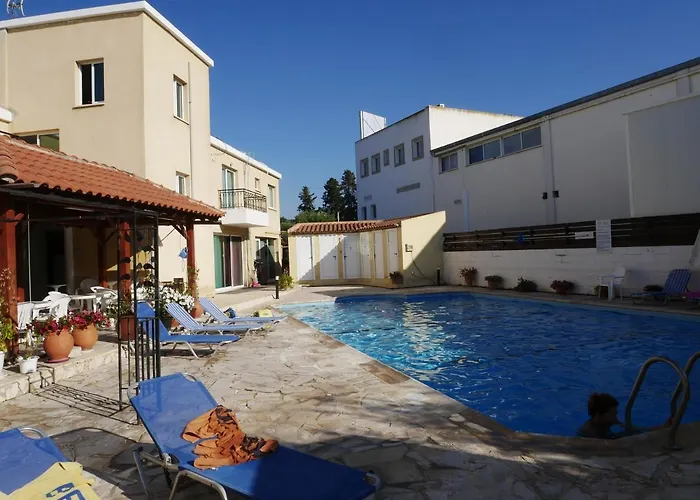 アパートホテル Kozis Polis