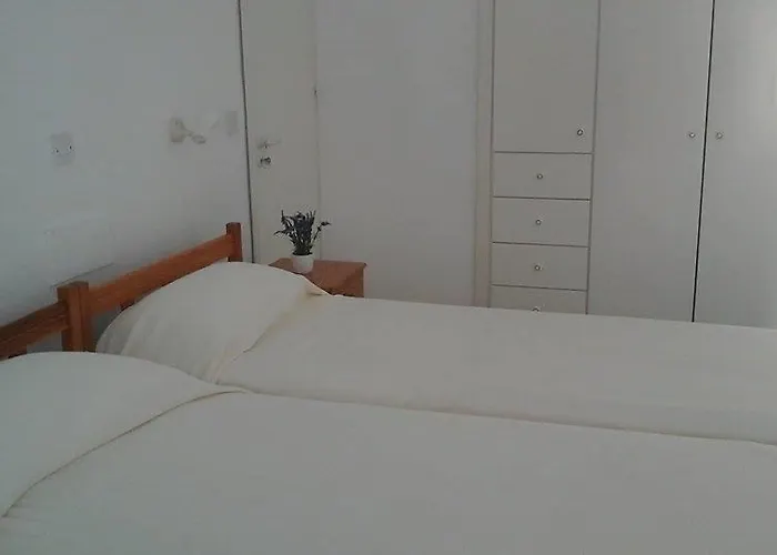 アパートホテル Kozis Polis